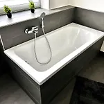 No 20 - Gemuetliche 2 Whg, Kueche, Balkon, Badewanne, Parkplatz Apartman *