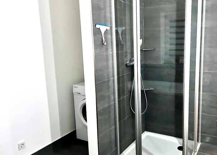 No 20 - Gemuetliche 2 Whg, Kueche, Balkon, Badewanne, Parkplatz