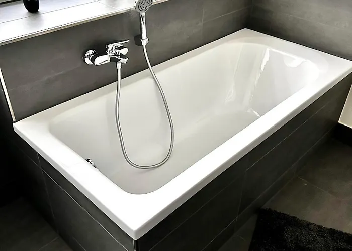 No 20 - Gemuetliche 2 Whg, Kueche, Balkon, Badewanne, Parkplatz Apartment *